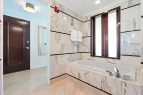 Meilleurs tarifs !!! Fontainebleau Sorrento OV Jr. Suite (lit King et canapé-lit) - Image 3