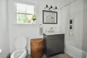 Beautiful Delightful 3BR Downtown Brunswick All King Beds - Image 2
