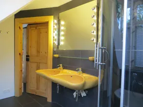 Cidade e campo, apartamento totalmente equipado na casa do pescador no lago para 2 - Image 3