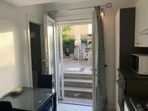 Apartment in villa with private garden - Image 5