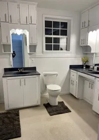 Spacious Thomaston Retreat~Sleeps 10~Families • Work Crews • Weddings - Image 3