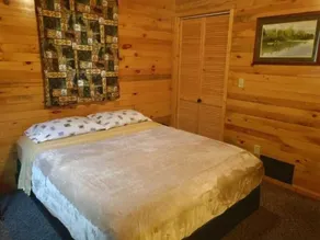 Iron River, Wisconsin Vacation Cabin - McCarry Lake Cabin Rental i Northern Wisconsin - Image 4
