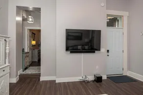 Heart of Mainstrasse Apt 2 - Image 2