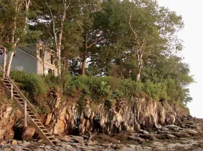 Quaint cottage intimately set on the rocky coast overlooking Casco Bay - Image 2