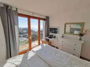 Tastefully furnished detached house, beautiful sea view - Image 4