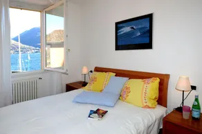 Modern apartment with balcony and lake view, located directly on Lake Como - Image 4