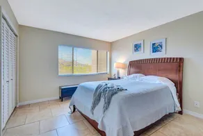 Luxurious Living Steps to Lido Beach & Walking Distance to St. Armands Circle - Image 4