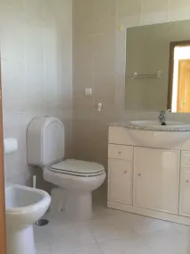 Lovely 2 Bedroom Apartment in Alvor with Shared Pool close to Town and Beach - Image 5