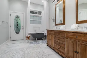 Newly remodeled cottage with hot tub and three seasons room - Image 3