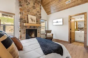 Private Hot Tub-Free Attraction Tickets-Lake Lookout-Community Indoor & Outdoor Pools - Image 5