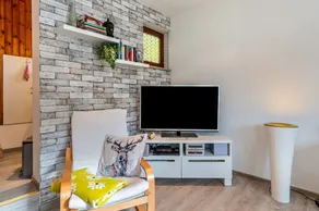 Holiday Apartment '3' with Mountain View, Private Terrace and Wi-Fi - Image 2