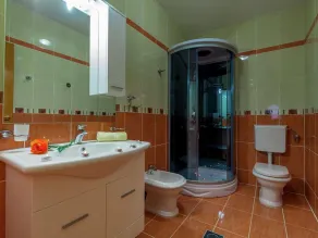 Peaceful Apartment in Dramalj with Hot Tub - Image 3
