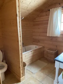 Chalet with 4 bedrooms, sleeps 12 to 14, close to the snow front - Image 4