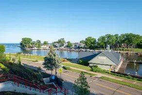Luxury Harbor View Home in the Heart of Downtown - Image 2