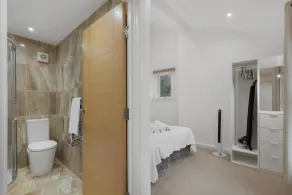 Central and Modern One Bedroom Flat - Image 2