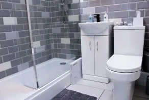 Lovely apartment with free parking & Wi-Fi - Image 5