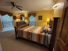 Charming 3-bedroom cabin style house nestled in the woods - Image 3