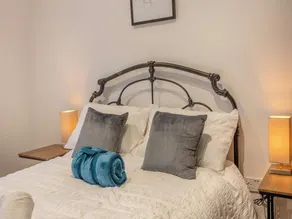 2 bedroom accommodation in Oakham - Image 5