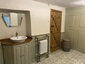GOODALLS, pet friendly, character holiday cottage in Niton - Image 3