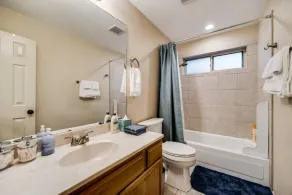 Updated 4 Bedroom Home Pool, Sleeps 8 Wifi Garage - Image 5