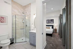 Spacious Home Near Ark, Perfect for 12 Guests - Image 4