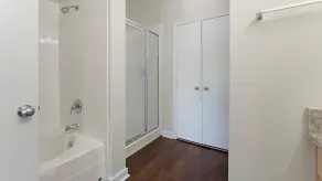 Landing | Amazing 2BD, Pool, Gym - Image 4