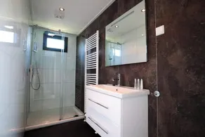 Pure luxury and space for up to 6 persons - Image 2