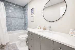 Blue Pearl Tri-Level 5 Bedroom 2 Kitchen Beach Haven Home in Grand Bend Ontario - Image 3