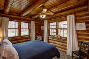 Spacious, Lake Front, Authentic Log Home - Image 4