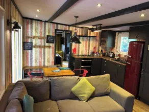 Pet Friendly Lodge - Sleeps 6 - Image 3