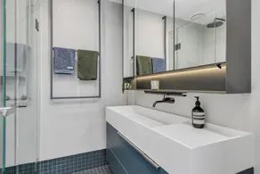 Sol Docklands | Large 3BR Loft, Infinity Pool, Gym, Free Parking & Free Trams - Image 2