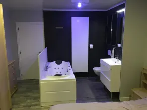 Very Spacious Ground Floor Luxury Apartment (4-8 Pers) with Sea View and Garage - Image 2
