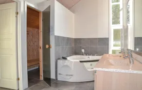 Cozy home in Oksbøl with sauna - Image 5