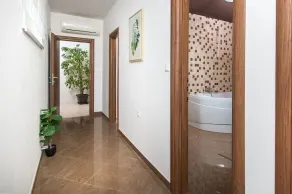 Voll ausgestattetes gemütliches Ferienhaus mit Grill, Garten und Terrasse - Image 3