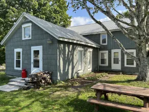 Newly Renovated Country Farmhouse. Great room, Large kitchen, Bright 3 bd/2.5 ba - Image 4