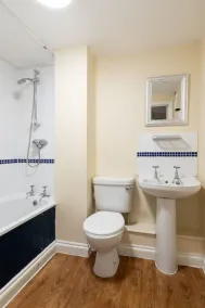 1BR Headington Flat | Central & Free Parking - Image 3