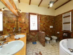 Alleinstehendes Ferienhaus mit  W-LAN, Klimaanlage, Whirlpool, privatem Pool, TV, Innenhof - Image 3