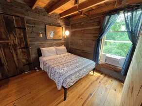 Cheerful Riverfront Retreat - Image 4