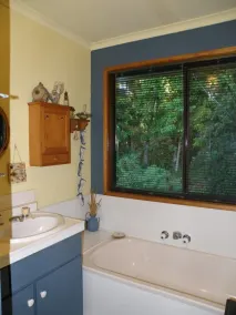 Two bedroom house in quiet cul-de-sac and walking distance to beaches. - Image 4