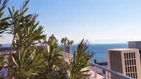 Comfy family with double bed + 2 single beds - sea view balcony - Image 3