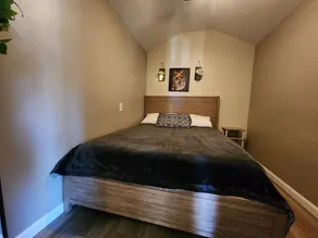 Cozy Tiny House Retreat - 4 Minutes from Village - Image 5