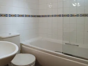 2 bedroom accommodation in Great Malvern - Image 3