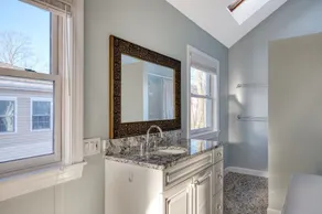 Deluxe Quincy 3BR w/ W/D, nr Red Line, by Blueground - Image 4