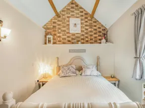 1 bedroom accommodation in Bawdeswell - Image 4