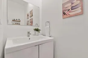 2BR Designer Condo on Trendy East 11th St, Downtown Austin - Image 4