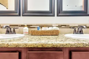 Villa in Wine Country, King Beds & Pool - Image 5