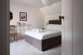 Contemporary 2 Bedroom Flat in Lewes - Image 5