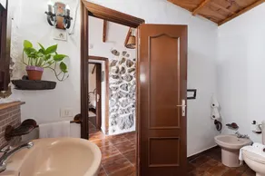 Vacation Home 'Rosalía' with Sea View, Terrace & Wi-Fi - Image 3