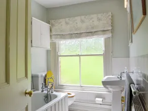 4 bedroom accommodation in Newton St Margarets - Image 2