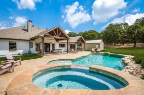 Modern Farmhouse on 7 acres w/pool, hot tub. Access Denton, pilot point, Celina, - Image 5